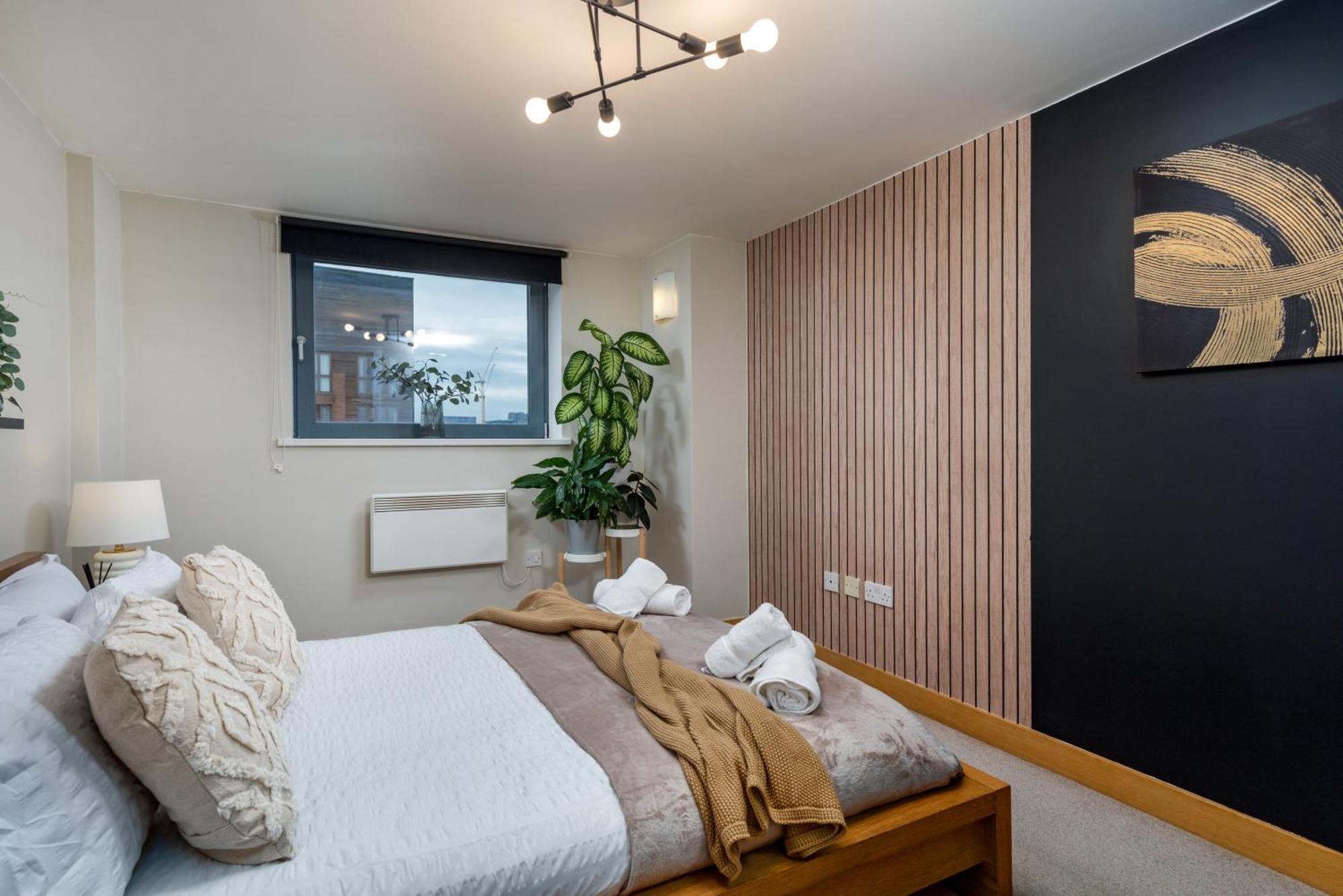 Urban Oasis: Heart Of City By Train Leeds  Exterior photo