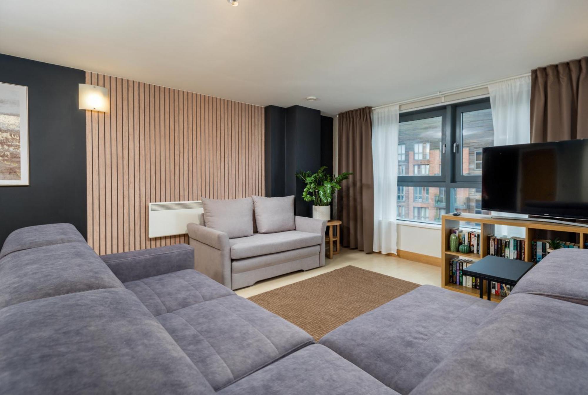 Urban Oasis: Heart Of City By Train Leeds  Exterior photo